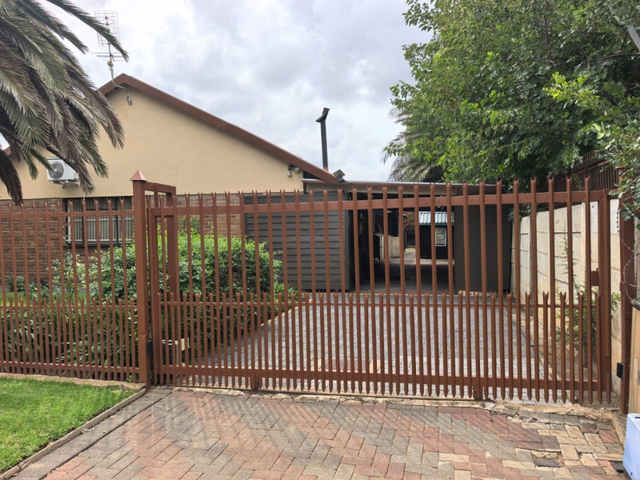 4 Bedroom Property for Sale in Pellissier Free State